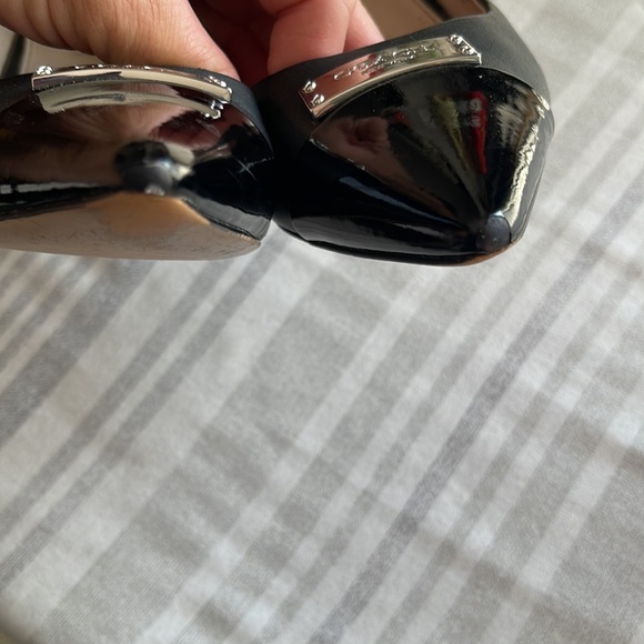 COACH “ZAN” black patent & leather heels, with silver “Coach” emblem. Size 9. - Picture 5 of 16